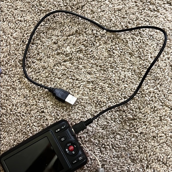 red digital camera - Picture 6 of 7